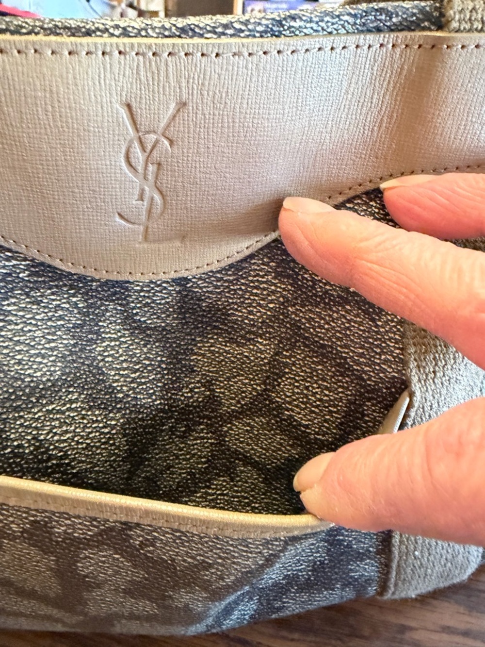 Vintage Yves Saint Laurent "Giraffe" print canvas and leather Boston bag - Picture 8 of 13